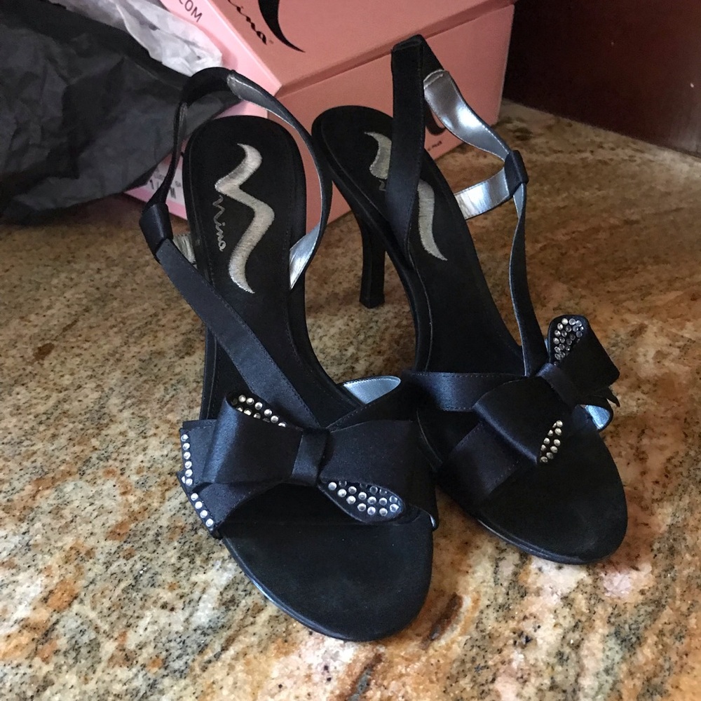 Nina Blinged Bow Tie Sandal πΊ - Picture 1 of 8